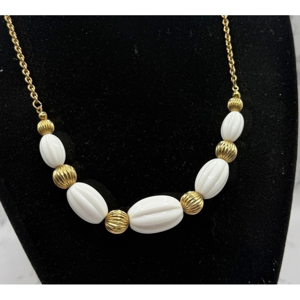 Vintage Avon White Textured Bead Necklace Gold‎ Tone 18" Signed